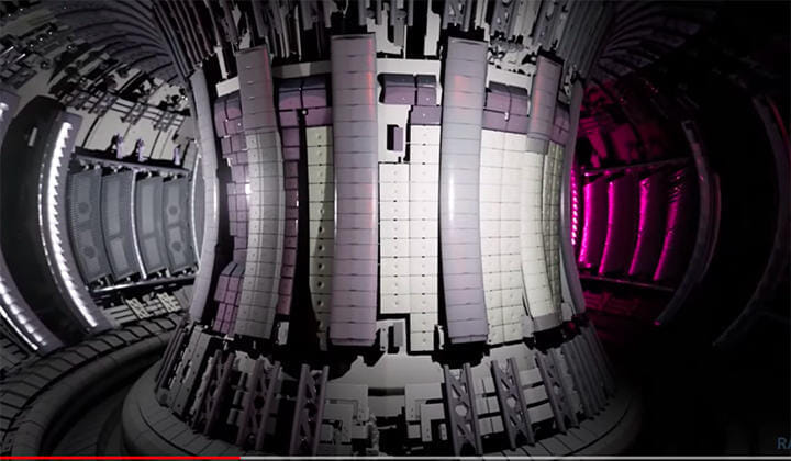 過去最高のエネルギー生成量を記録したJETの核融合炉の内部