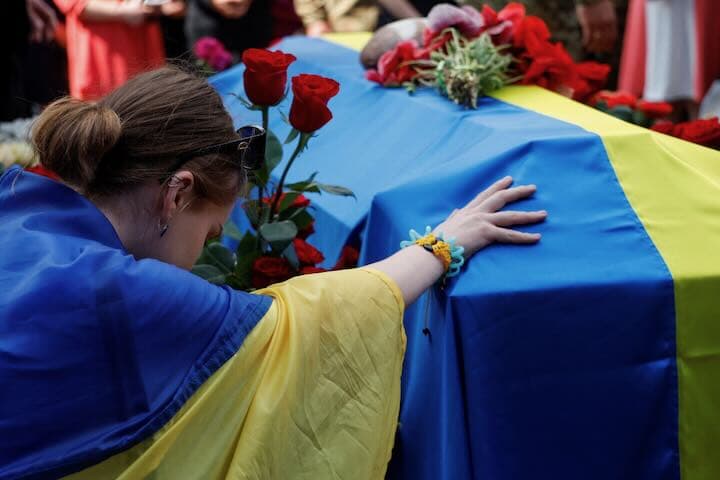 ウクライナ兵の葬儀