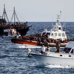 焦点：移民抑制へ「海上封鎖」求めるイタリア、ＥＵ内