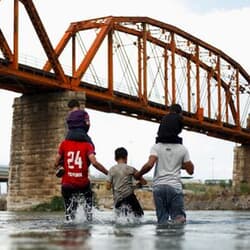 メキシコ、南部国境に移民集中　北部にも流入