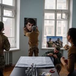 アングル：ウクライナ陸軍の著名部隊、隊列強化へ独自