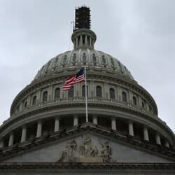 米上院、政府閉鎖回避へつなぎ予算案可決　大統領署名