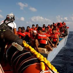 アングル：海路で遭難する移民、ハイテク技術が命を救