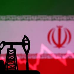 原油先物が3ドル急騰、イランで爆発の情報