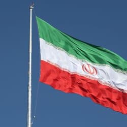イラン都市上空にドローンか、防空システム発動　爆発