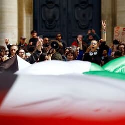 パリのソルボンヌ大学でガザ抗議活動、警察が排除　キ