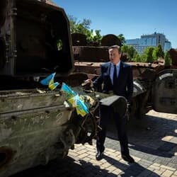 英外相、ウクライナ訪問　「必要な限り」支援継続を確