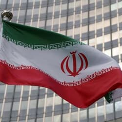イラン、存立脅かされれば核ドクトリン変更へ＝最高指