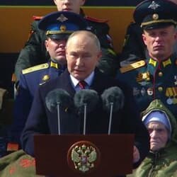 プーチン氏「戦略部隊は常に戦闘準備態勢」、対独戦勝