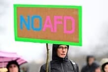ドイツの極右政党AfDへの抗議と民主主義の保護を求めるデモ