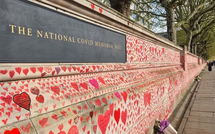コロナ犠牲者を追悼するハート（ロンドン）
