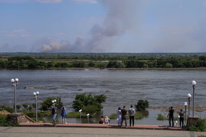 洪水を起こしたウクライナのドニプロ川
