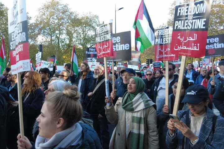 停戦を求める親パレスチナ派の抗議デモ