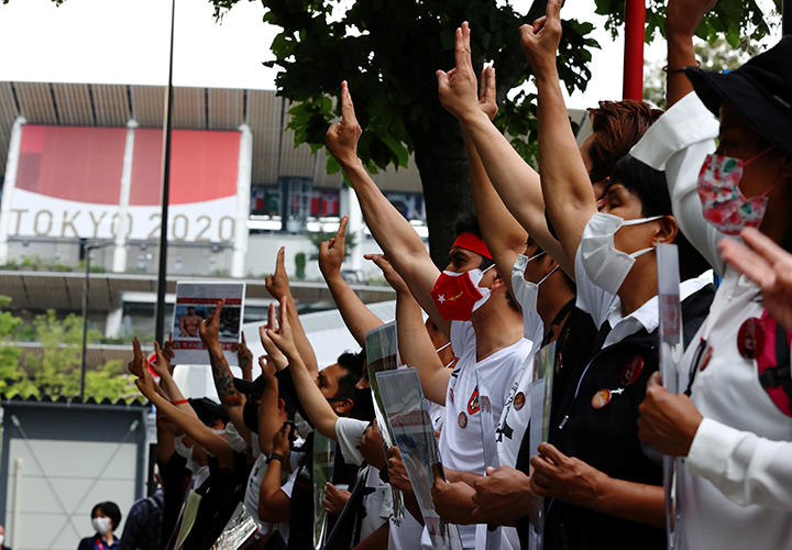 ミャンマー軍政に抗議するデモ隊（東京）
