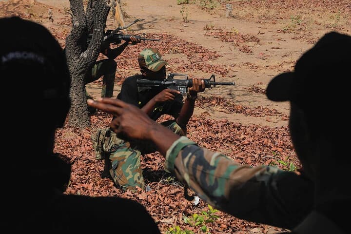 対テロ作戦のための訓練を行うガーナ軍兵士