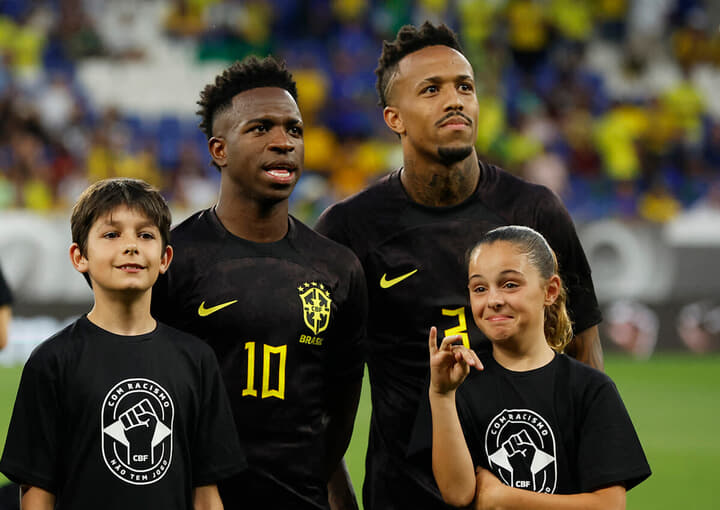 黒いユニフォームで試合に臨むブラジル代表