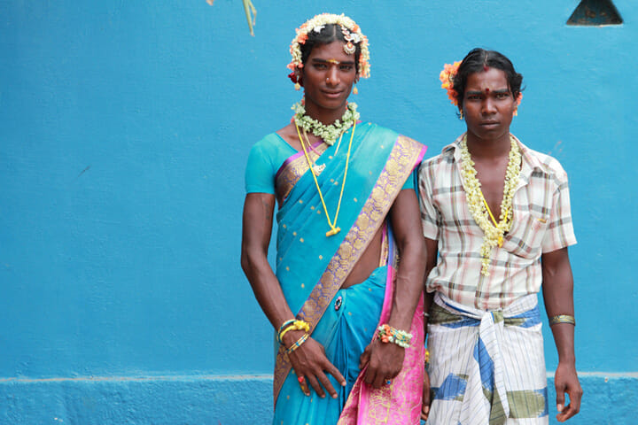 india-gaycouple180111.jpg