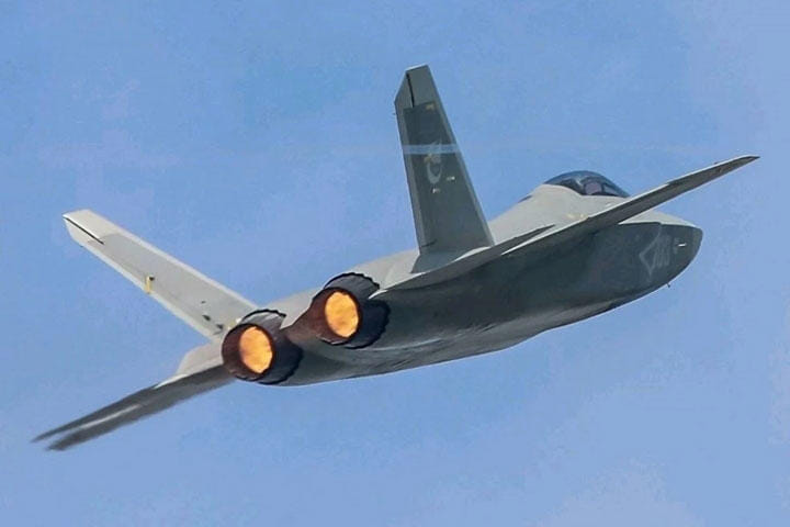 中国の新型ステルス戦闘機fc 31の飛行写真 がウェイボーに出現 ニューズウィーク日本版 オフィシャルサイト