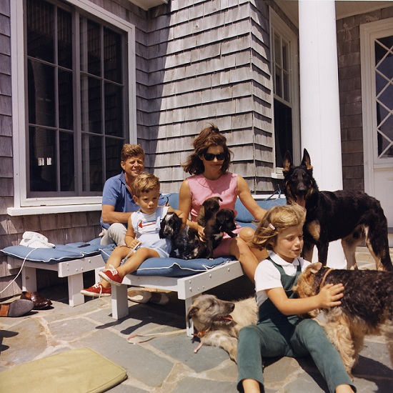 Kennedy_Family_with_Dogs_During_a_Weekend_at_Hyannisport_1963.jpg