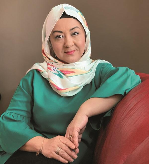 新疆での弾圧の報道に携わる記者のグルチェフラ・ホジャ