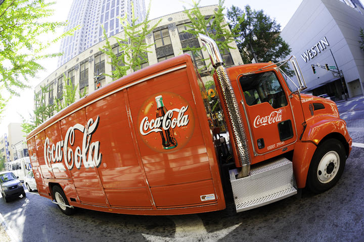 アトランタを走るコカ・コーラの車