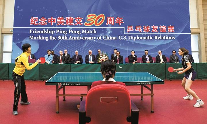 2009年の米中国交30周年の催しで交流試合を行うボチェンスキー（右、北京）
