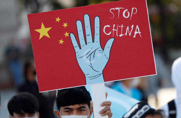 ウイグル人たちの中国政府への抗議デモ