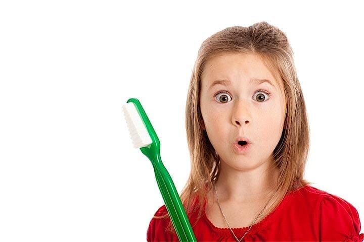 少女と歯ブラシ