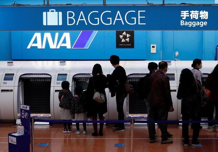 羽田空港内の手荷物を預けるANAのカウンター