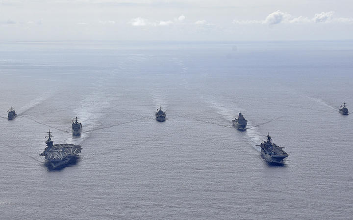 南シナ海に展開する米軍艦船