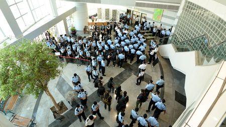 香港警察が「蘋果日報（リンゴ日報）」本社編集局を捜索した。
