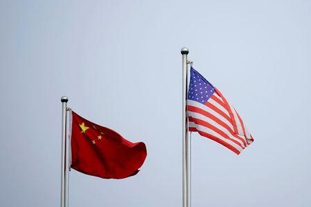 アメリカ国旗と中国国旗