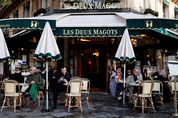 パリのレストランのテラス席（2021年5月）