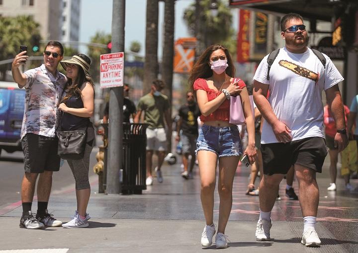 6月15日、マスク着用義務が解除されたハリウッド大通り