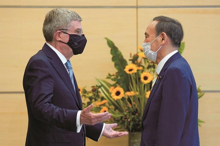 バッハIOC会長（左）と菅首相