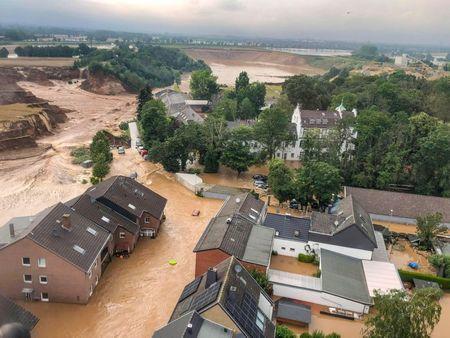 記録的な豪雨で洪水に襲われたドイツのエルフトシュタット