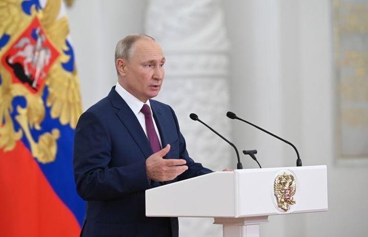 モスクワで講演するプーチン大統領