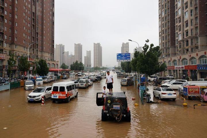 洪水被害を受けた中国の鄭州市