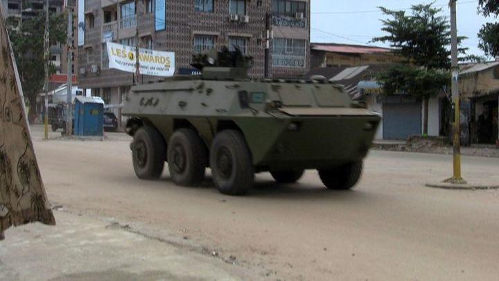 ギニアのコナクリで撮影した装甲車