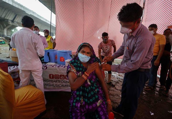 インド・ニューデリーのコロナワクチン接種風景