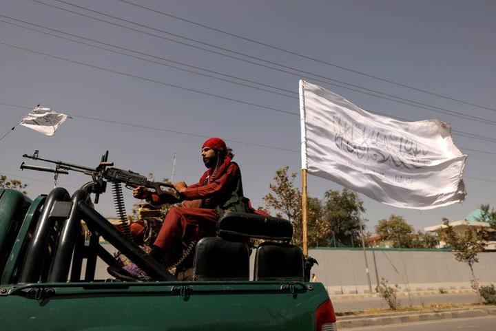 アフガニスタンのカブールをパトロールするタリバン兵士
