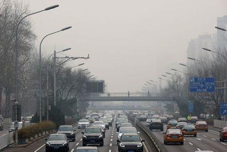汚染された大気と交通渋滞の中国