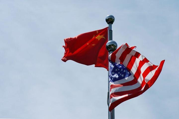中国国旗とアメリカ国旗