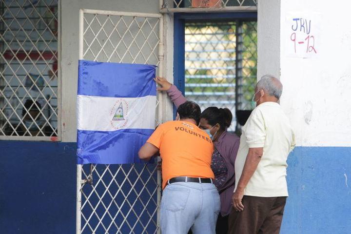 中米ニカラグアの大統領選挙の投票所