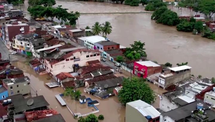 ダムが決壊し洪水に見舞われたブラジル北東部バイーア州