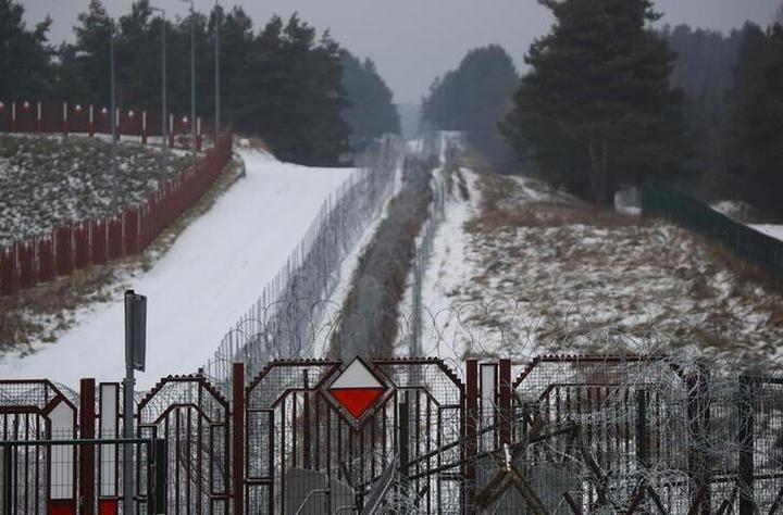ポーランドとベラルーシの国境に設置されたフェンス