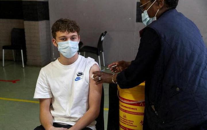 南アフリカ・ヨハネスブルグでの新型コロナウイルスのワクチン接種のようす