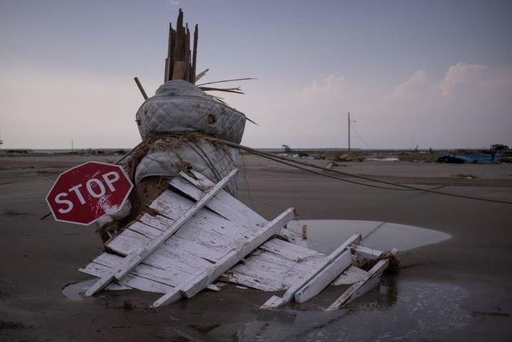 ハリケーン「アイダ」の被害で瓦礫と化した米ルイジアナ州グランドアイル