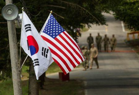韓国と米国の国旗