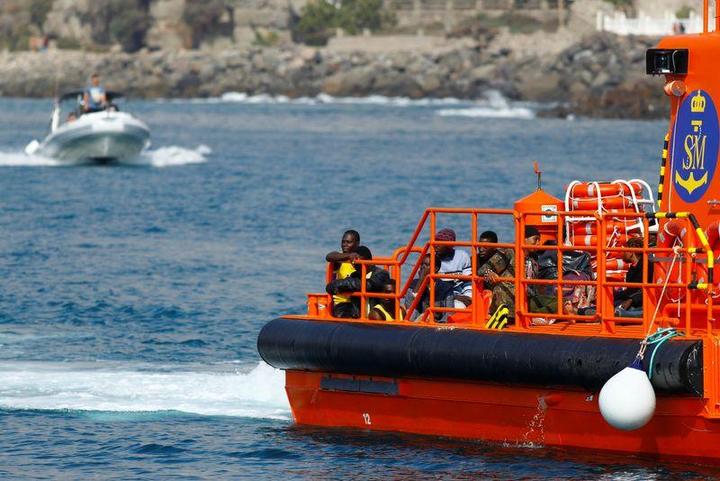 カナリア諸島のアルグイネグインで救助された移民